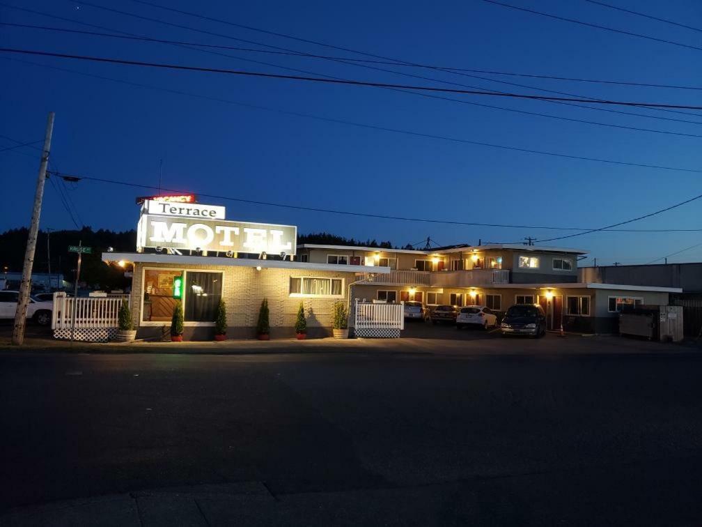 Terrace Motel Кус-Бей Екстер'єр фото